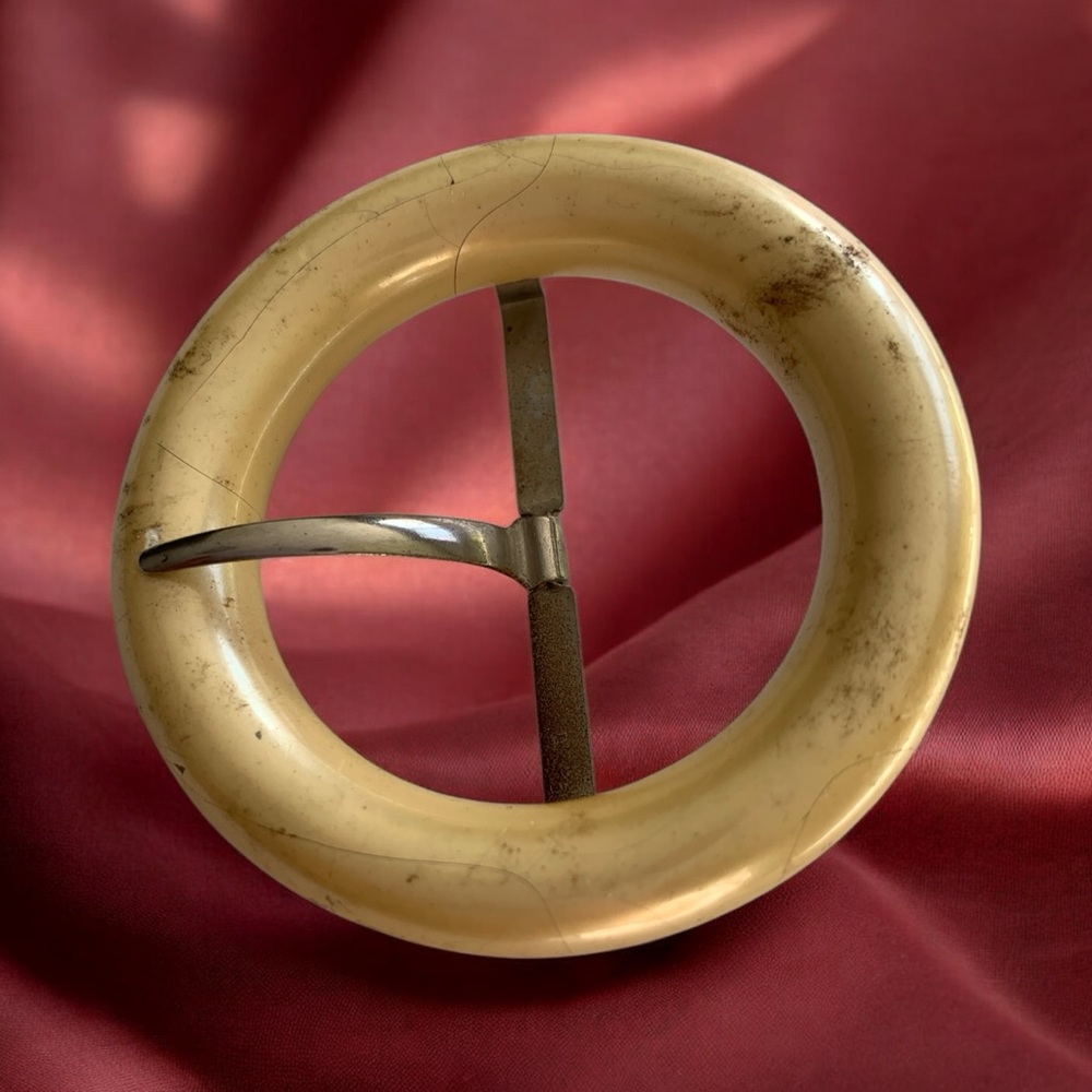 Vintage Cream Circular Belt Buckle